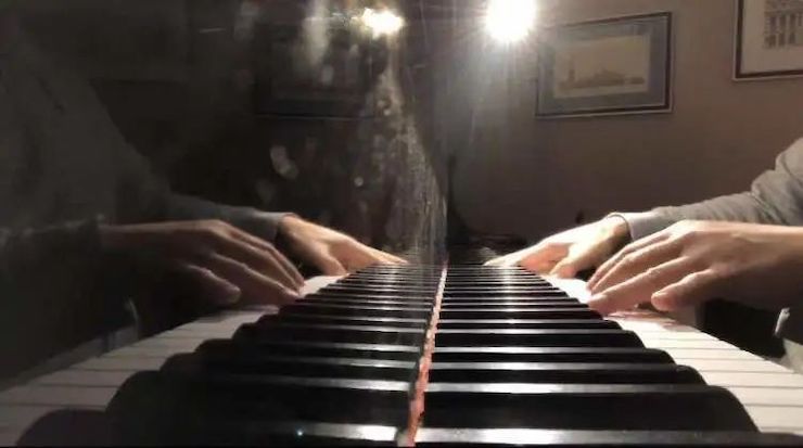 宋思衡的“宅抗疫” | 挑战主播、筹集口罩、闭关作曲，这位取消了20场演出的钢琴家原来这么忙！
